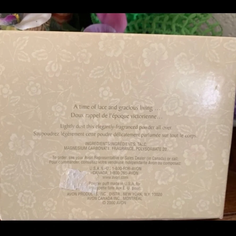 Women’s Avon Victorian Luxuries Dusting Powder w/Box, Plastic Lavender Powder